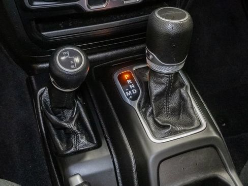 Used 2020 Jeep Gladiator Sport AWD/4WD image 22