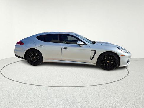 Used 2016 Porsche Panamera S image 3