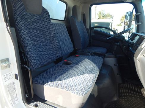 Used 2023 Isuzu NPR image 21