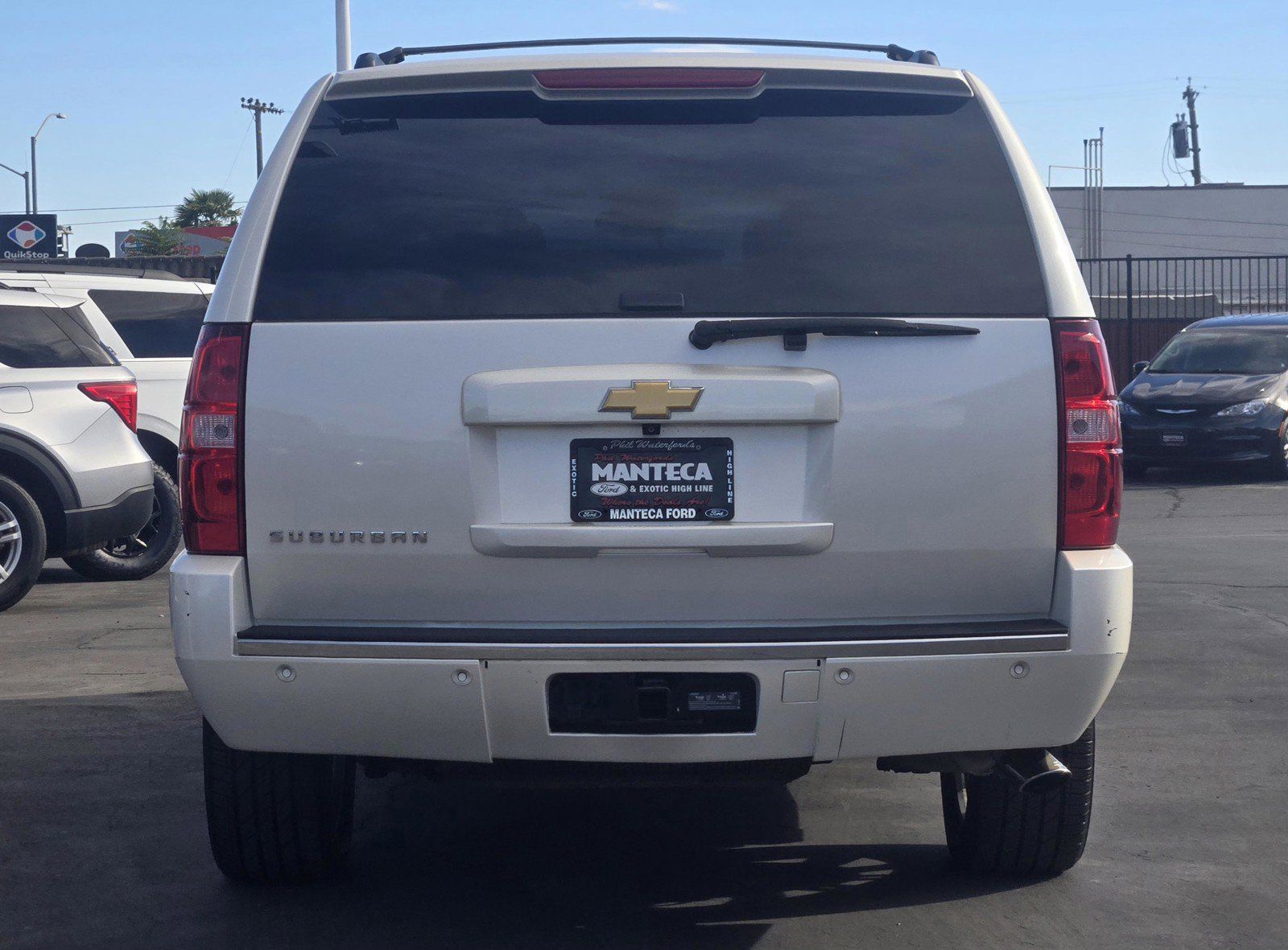 Used 2013 Chevrolet Suburban LTZ RWD image 4