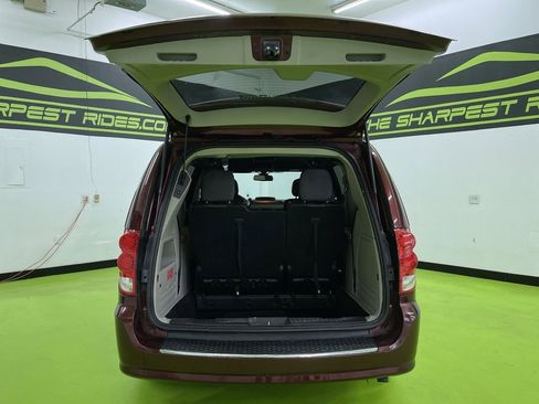 Used 2020 Dodge Grand Caravan SXT image 9