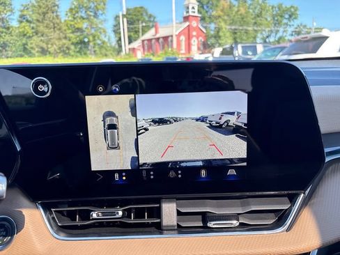 Used 2025 Chevrolet Equinox ACTIV w/ Safety and Technology Package AWD/4WD image 17