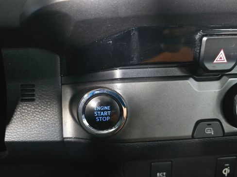 Used 2016 Toyota Tacoma SR5 image 13