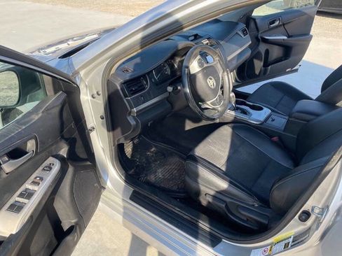 Used 2014 Toyota Camry SE w/ Fleet Convenience Package FWD image 19