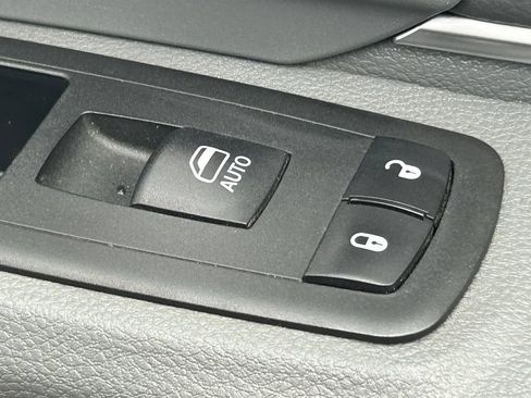 Used 2019 RAM 1500 Warlock AWD/4WD image 35