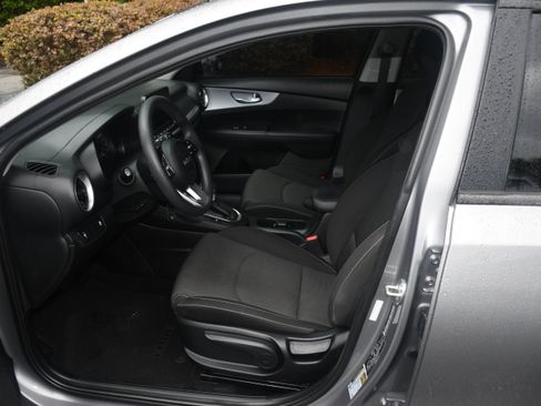 Used 2023 Kia Forte LXS FWD image 7