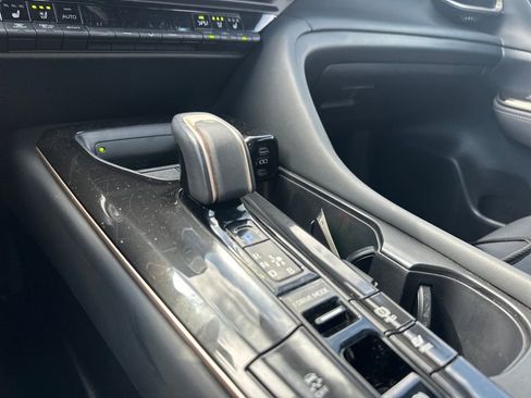 Used 2024 Toyota Crown Limited image 18