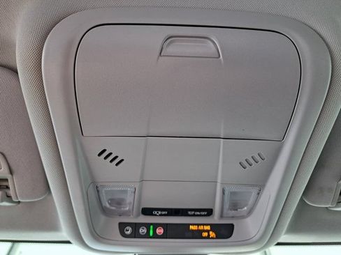 Used 2024 Chevrolet Equinox LT FWD image 30