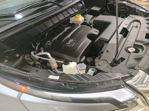 Used 2023 Nissan Pathfinder Platinum image 9