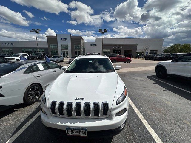 Used 2015 Jeep Cherokee Latitude w/ Cold Weather Group AWD/4WD image 2