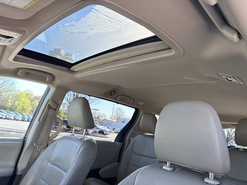 Used 2017 Toyota Sienna XLE w/ XLE Navigation Package image 17