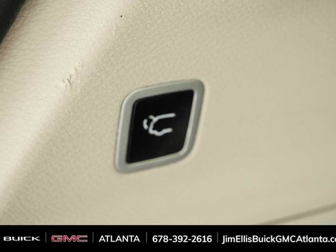 Used 2024 Chrysler Pacifica Touring-L FWD image 32