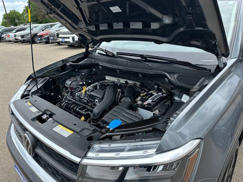 Used 2023 Volkswagen Taos SE w/ Panoramic Sunroof Package AWD/4WD image 36