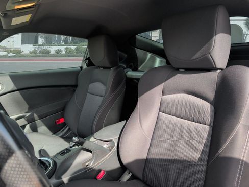 Used 2019 Nissan 370Z Coupe RWD image 18