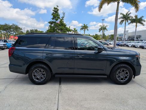 Certified 2025 Ford Expedition Active AWD/4WD image 3