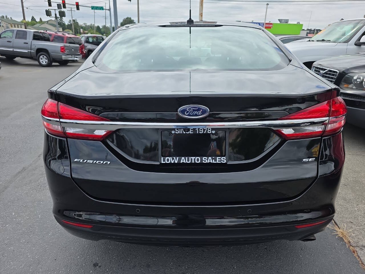 Used 2018 Ford Fusion SE FWD image 25