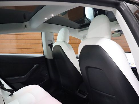 Used 2022 Tesla Model 3 Standard Range image 31