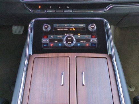 Used 2024 Lincoln Navigator L Premiere image 19