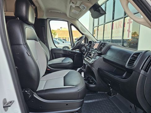 Used 2025 RAM ProMaster 2500 w/ Convenience Group image 28