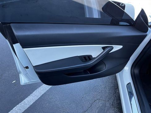 Used 2019 Tesla Model 3 Standard Range Plus RWD image 19