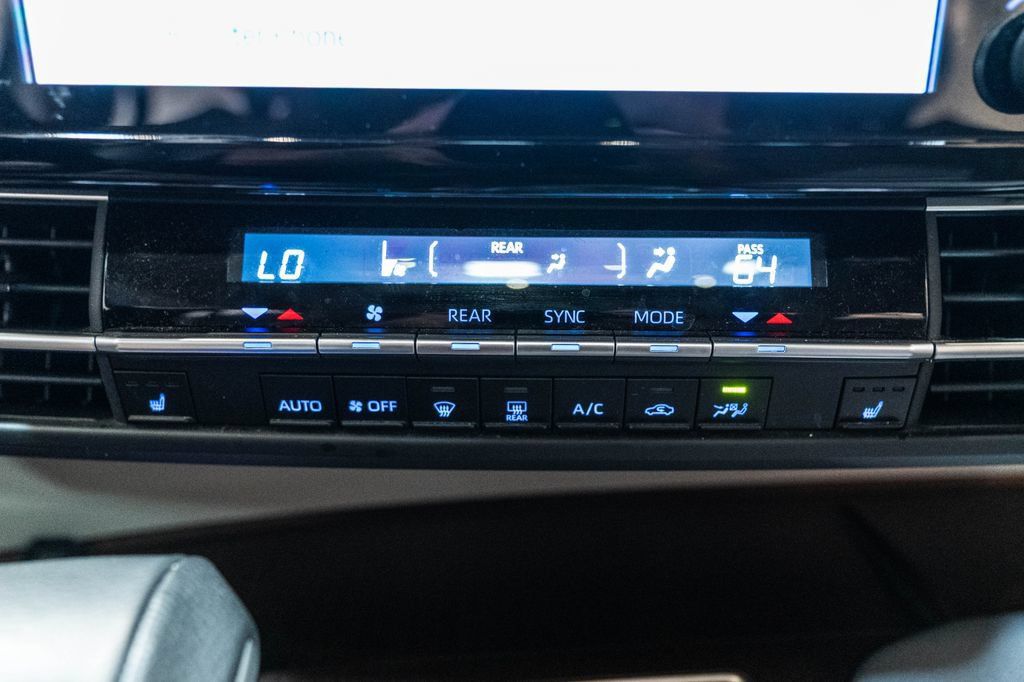 Certified 2024 Toyota Sienna XLE AWD/4WD image 27