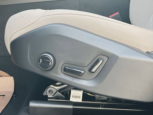 New 2026 Volvo XC60 B5 Plus w/ Protection Package Premier image 14