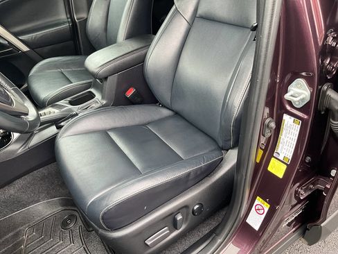 Used 2017 Toyota RAV4 Limited FWD image 9