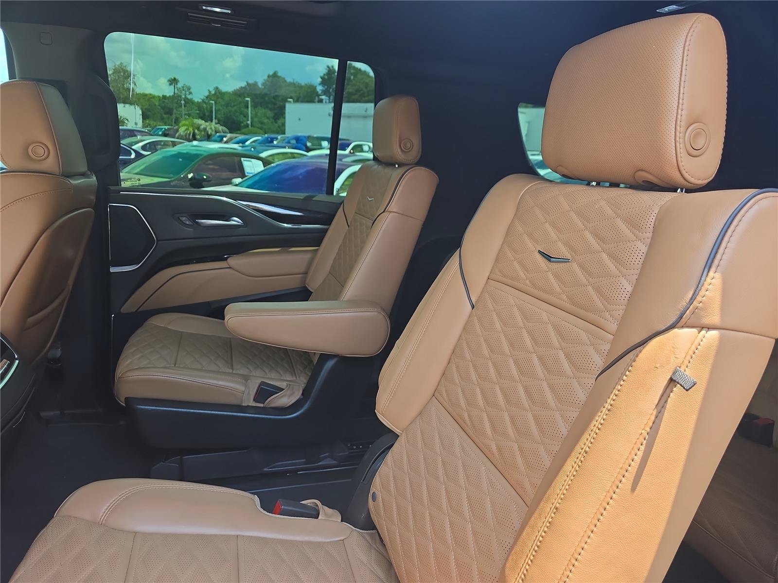 Used 2024 Cadillac Escalade ESV Sport w/ LPO, ONYX Package AWD/4WD image 14