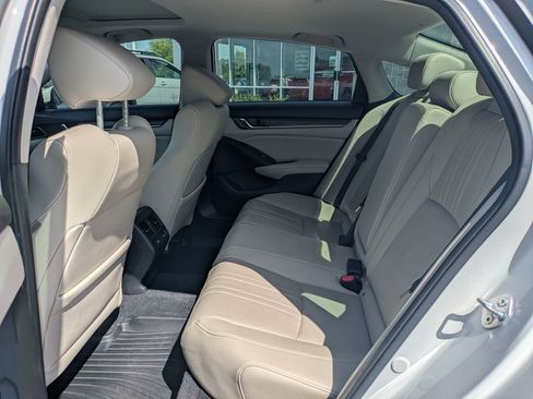 Used 2021 Honda Accord Touring image 14