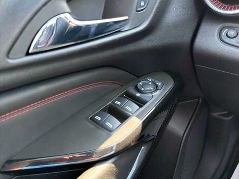 Used 2024 Chevrolet Trax RS w/ Sunroof Package image 17