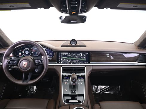 Used 2023 Porsche Panamera GTS image 31