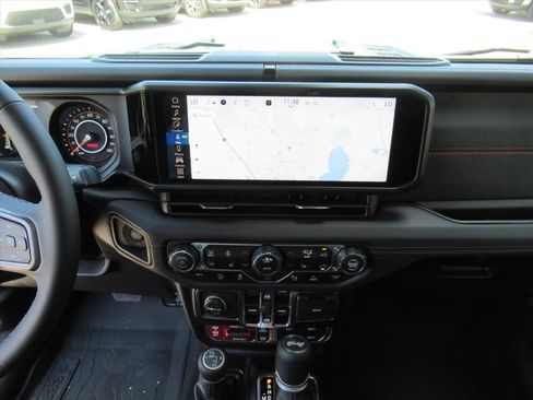 New 2025 Jeep Wrangler Unlimited Rubicon w/ Technology Group image 20