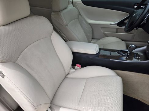 Used 2010 Lexus IS 250C RWD image 12