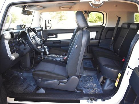 Used 2010 Toyota FJ Cruiser 4WD image 50