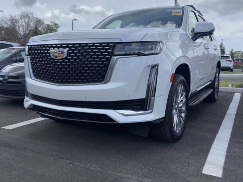 Used 2023 Cadillac Escalade Premium Luxury image 1