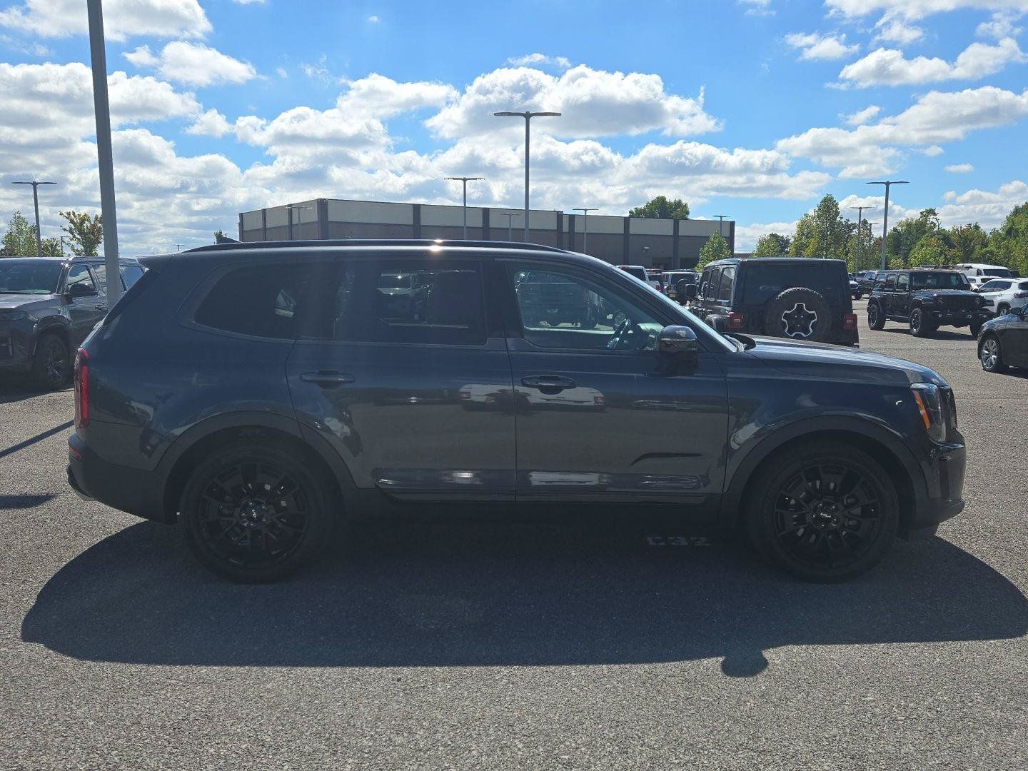 Used 2022 Kia Telluride SX w/ SX Prestige Package AWD/4WD image 8
