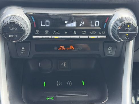 Used 2024 Toyota RAV4 XLE w/ Convenience Package FWD image 28