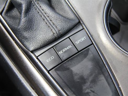Used 2022 Toyota Camry SE w/ Cold Weather Package FWD image 34