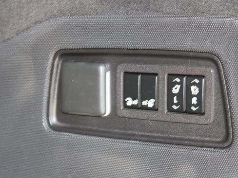 Used 2023 Cadillac Escalade Premium Luxury AWD/4WD image 48