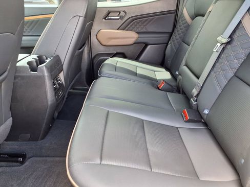 Used 2024 GMC Canyon Denali AWD/4WD image 11