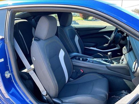 Used 2021 Chevrolet Camaro LT w/ RS Package image 10