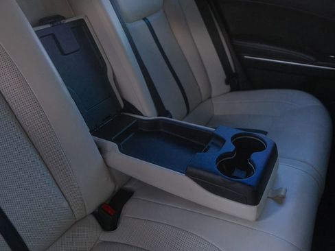 Used 2013 Chrysler 300 Motown image 31