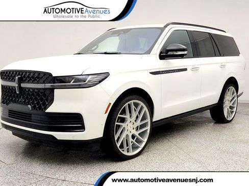 Used 2025 Lincoln Navigator Reserve w/ Jet Appearance Package image 1