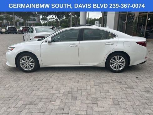 Used 2013 Lexus ES 350 w/ Luxury Pkg FWD image 2