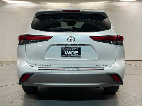 Used 2023 Toyota Highlander Platinum FWD image 5