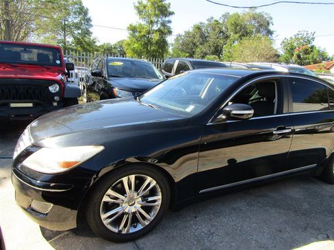 Used 2010 Hyundai Genesis 4.6 image 1