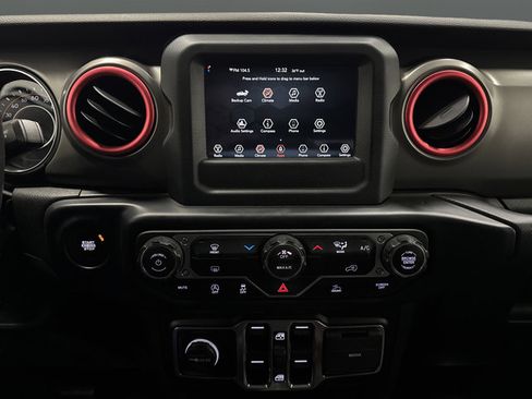 Used 2022 Jeep Gladiator Sport AWD/4WD image 7