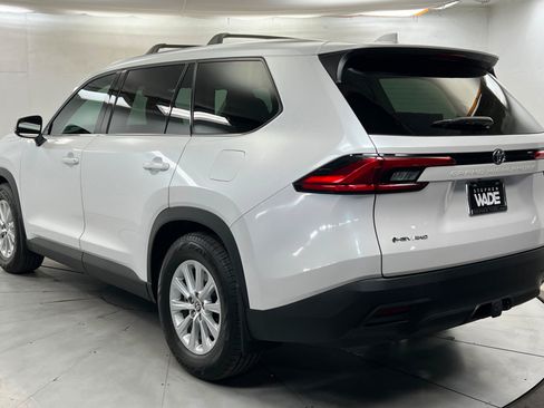 Used 2024 Toyota Grand Highlander AWD Hybrid image 3