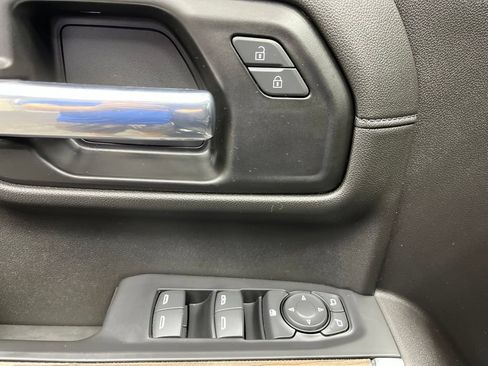 Used 2021 Chevrolet Silverado 1500 LT Trail Boss w/ Bed Protection Package AWD/4WD image 9