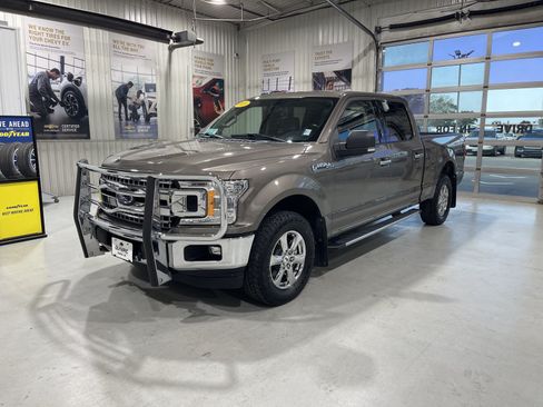 Used 2018 Ford F150 XLT w/ Equipment Group 302A Luxury AWD/4WD image 4
